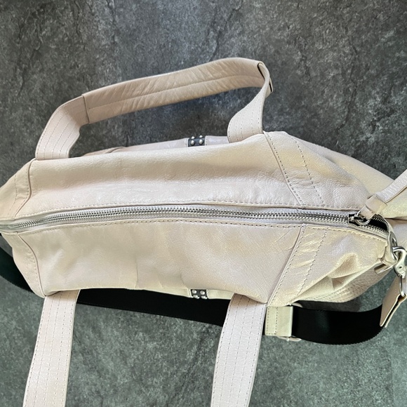 Alain Manoukian leather tote, two-way, satchel and cross-body, shoulder bag. - Picture 11 of 16